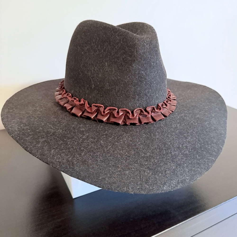 BNWT Echo 100% Wool Charcoal Hat with Burgundy Ruffle Trim